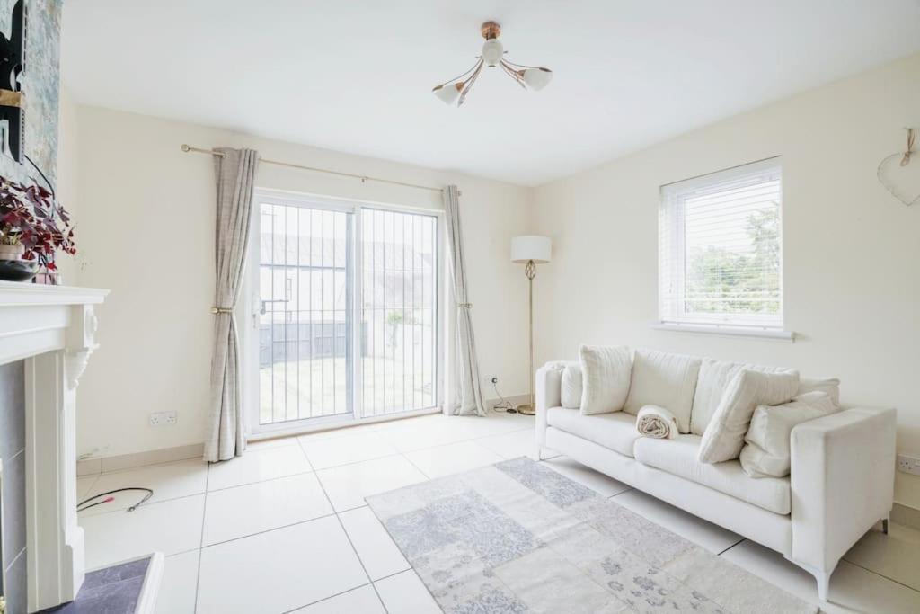 Modern Cosy Spacious 2 Bed Flat, Parking, Tv& Wifi Lejlighed Aberdeen Eksteriør billede